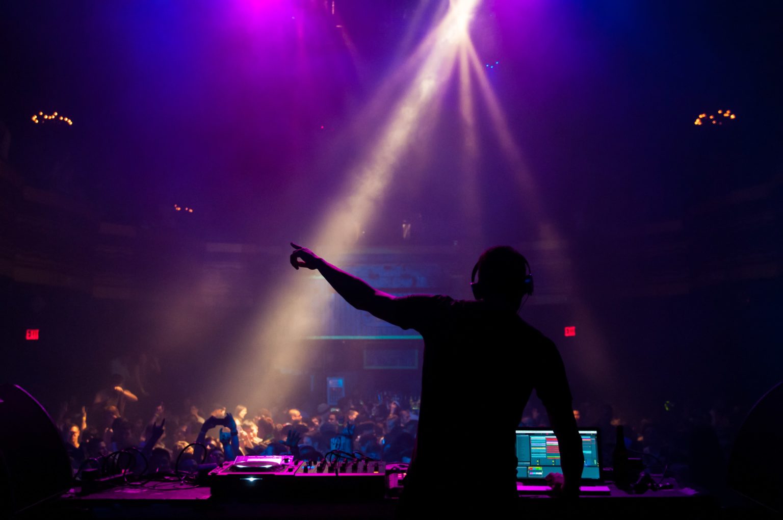 How to Create the Best DJ Playlist for Your Next Gig